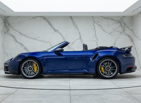 Porsche 911 Turbo S Cabriolet (992) 3