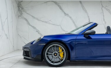 Porsche 911 Turbo S Cabriolet (992) 40