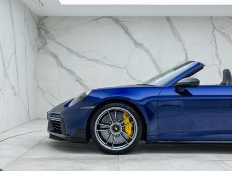 Porsche 911 Turbo S Cabriolet (992) 40