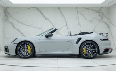 Porsche 911 Turbo S Cabriolet (992) 3