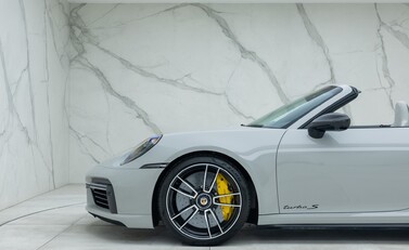 Porsche 911 Turbo S Cabriolet (992) 40