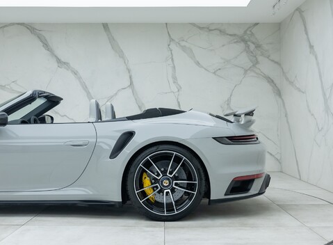 Porsche 911 Turbo S Cabriolet (992) 41