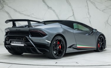 Lamborghini Huracan LP 640-4 PERFORMANTE SPYDER 5