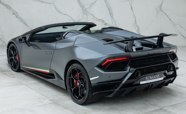 Lamborghini Huracan LP 640-4 PERFORMANTE SPYDER 12