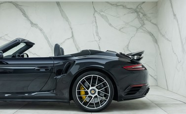 Porsche 911 Turbo S Cabriolet (991.2) 36