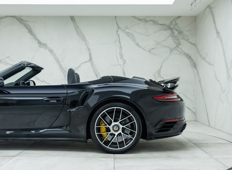 Porsche 911 Turbo S Cabriolet (991.2) 36