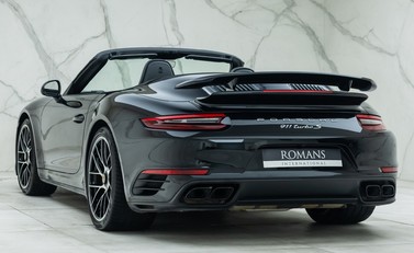 Porsche 911 Turbo S Cabriolet (991.2) 10