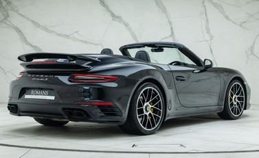 Porsche 911 Turbo S Cabriolet (991.2) 6