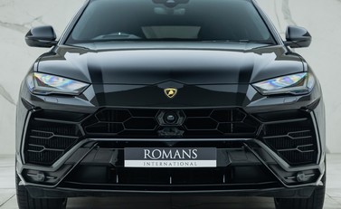 Lamborghini Urus 4