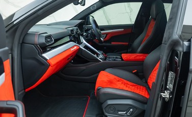 Lamborghini Urus 16