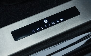 Rolls-Royce Cullinan 25