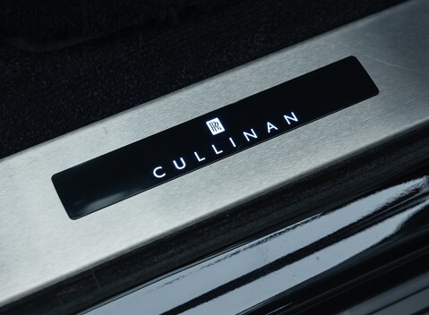 Rolls-Royce Cullinan 25