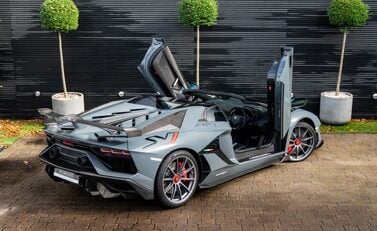 Lamborghini Aventador SVJ LP 770-4 ROADSTER 4