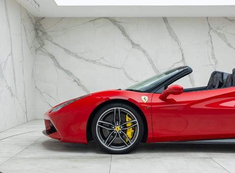 Ferrari 488 SPIDER 43