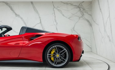 Ferrari 488 SPIDER 44