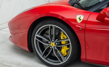 Ferrari 488 SPIDER 33