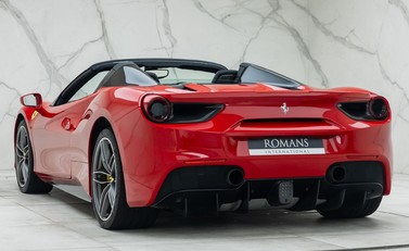 Ferrari 488 SPIDER 10