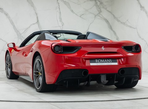 Ferrari 488 SPIDER 10