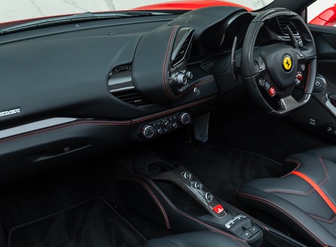 Ferrari 488 SPIDER 19