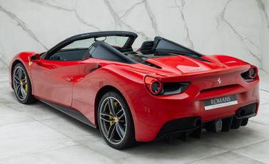 Ferrari 488 SPIDER 12