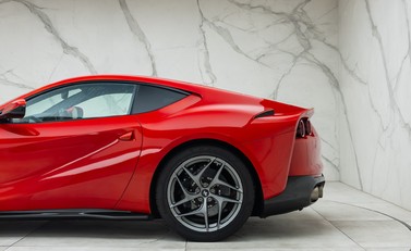 Ferrari 812 Superfast 35