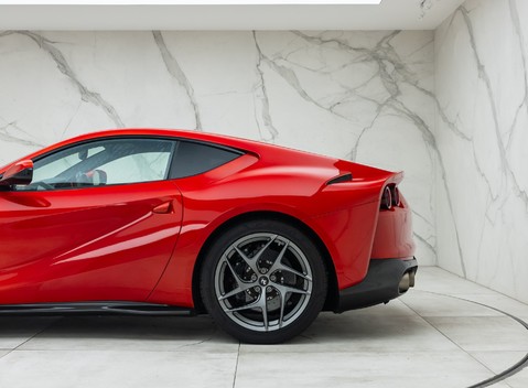 Ferrari 812 Superfast 35