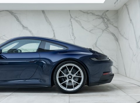 Porsche 911 GT3 TOURING (992) 33