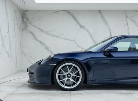 Porsche 911 GT3 TOURING (992) 32