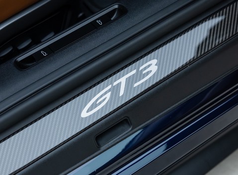 Porsche 911 GT3 TOURING (992) 22