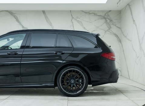 Mercedes-Benz C Class AMG C 63 ESTATE 34