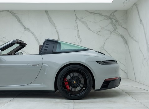 Porsche 911 Targa 4 GTS (992) 36