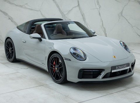 Porsche 911 Targa 4 GTS (992) 11