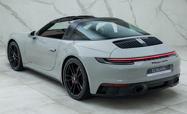 Porsche 911 Targa 4 GTS (992) 12