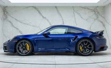 Porsche 911 Turbo S (992) 2