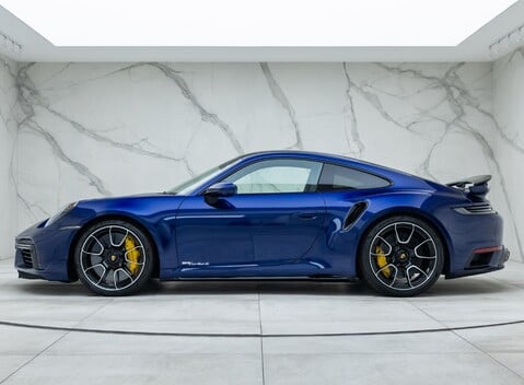 Porsche 911 Turbo S (992) 2