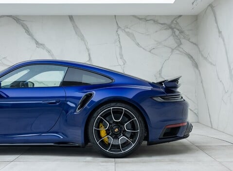 Porsche 911 Turbo S (992) 40