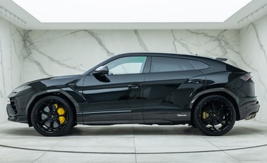 Lamborghini Urus PERFORMANTE 2