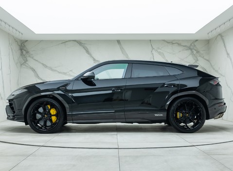 Lamborghini Urus PERFORMANTE 2