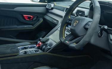 Lamborghini Urus PERFORMANTE 10