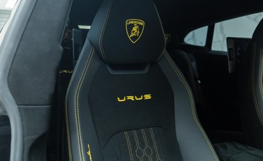 Lamborghini Urus PERFORMANTE 12