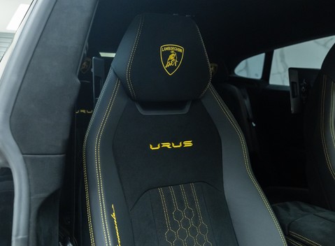 Lamborghini Urus PERFORMANTE 12