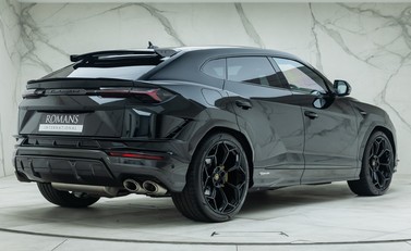 Lamborghini Urus PERFORMANTE 3