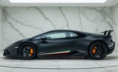 Lamborghini Huracan LP 640-4 PERFORMANTE 2