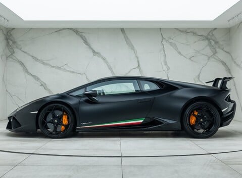 Lamborghini Huracan LP 640-4 PERFORMANTE 2