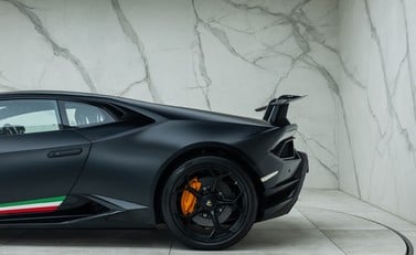 Lamborghini Huracan LP 640-4 PERFORMANTE 33