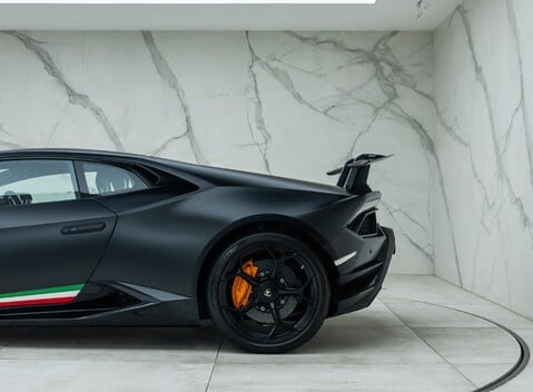 Lamborghini Huracan LP 640-4 PERFORMANTE 33