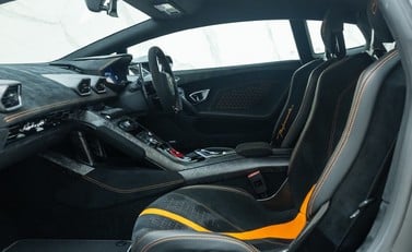 Lamborghini Huracan LP 640-4 PERFORMANTE 13