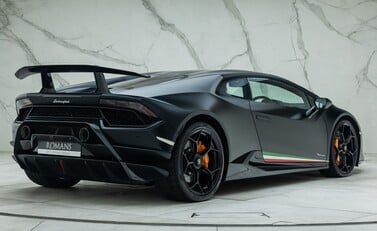 Lamborghini Huracan LP 640-4 PERFORMANTE 3