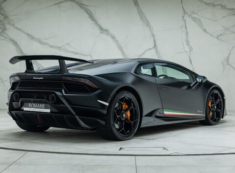 Lamborghini Huracan LP 640-4 PERFORMANTE 3