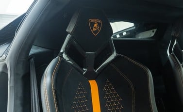 Lamborghini Huracan LP 640-4 PERFORMANTE 12